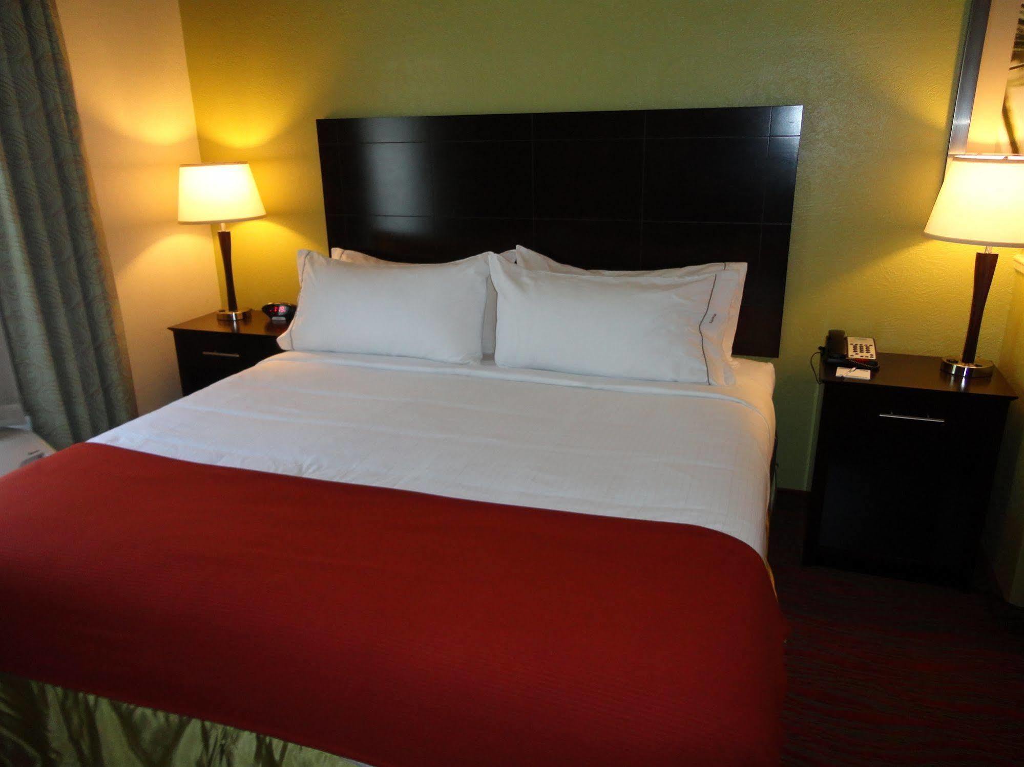Holiday Inn Express & Suites Indianapolis North - Carmel By Ihg Exterior foto